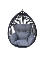 Závesné ratanové kreslo čierne, sivé vankúše, bez podstavca